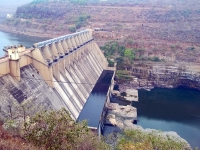 श्रीशैलम - पाताळगंगेवरील धरणाचे व‍िहंगम दर्शन